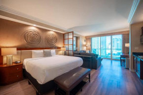 No Resort Fee Strip View Balcony+ Valet Parking